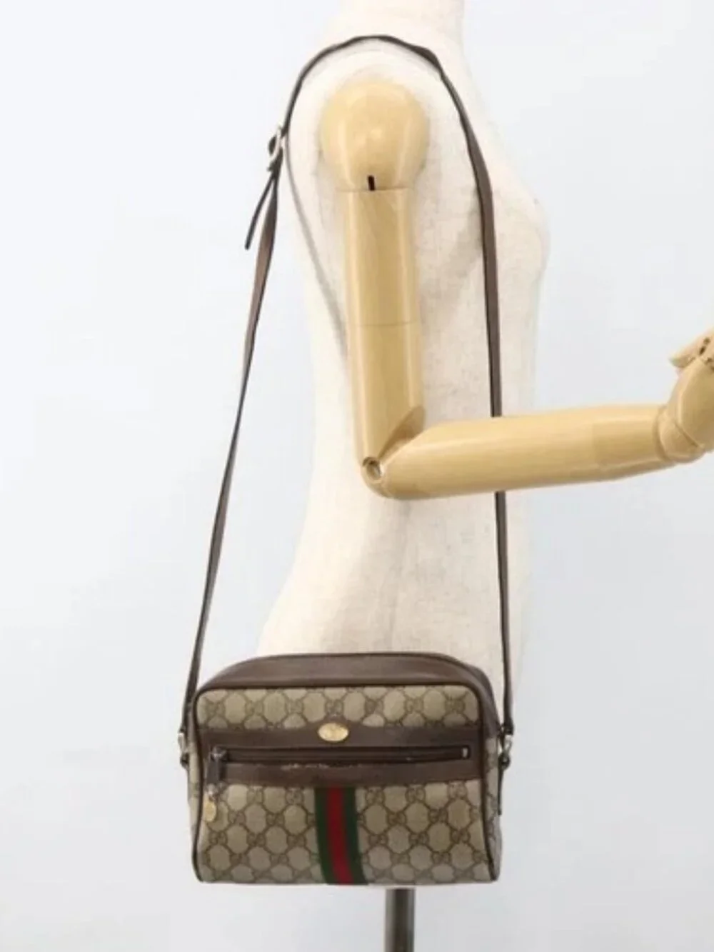 Gucci brand	gucci color	beige